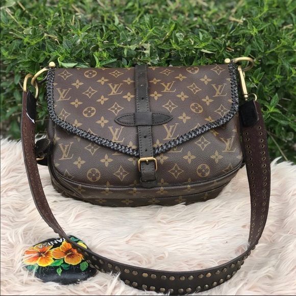 Louis Vuitton Handbags - 🔥 Authentic Louis Vuitton Saumur 30 🔥